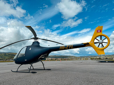 Un volo in elicottero di 30 minuti con pilota privato tra le splendide montagne svizzere