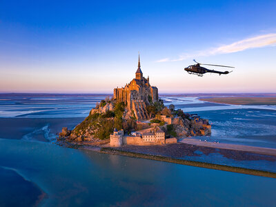 Coffret cadeau Vol en hélicoptère de 20 min pour 2 personnes au-dessus du Mont-Saint-Michel