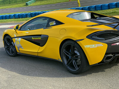 Stage pilotage enfant : 3 tours de circuit au volant d'une McLaren 540C