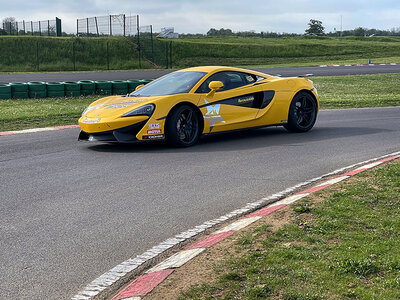 Stage pilotage enfant : 6 tours de circuit au volant d'une McLaren 540C