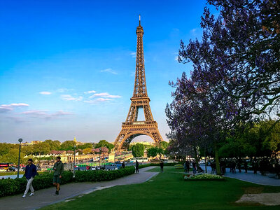 Coffret cadeau Accès au sommet de la tour Eiffel avec billet coupe-file et audio-guide pour 2 adultes