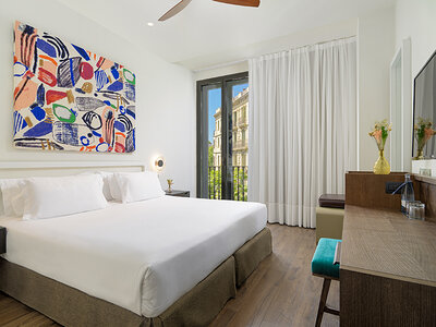 Caja H10 Casanova 4*: 1 noche con desayuno buffet y 1 detalle gastronómico para 2 personas