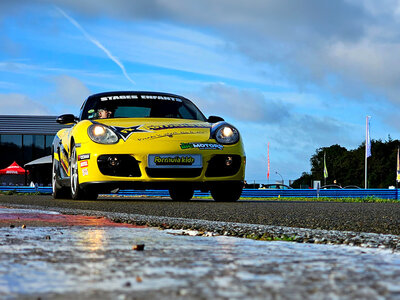 Stage pilotage enfant : 4 tours de circuit au volant d'une Porsche Carman et d'une Alpine A110