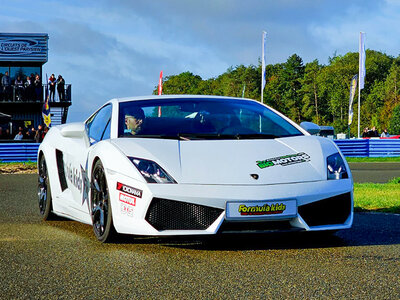 Stage pilotage enfant : 4 tours de circuit au volant d'une Ferrari et d'une Lamborghini