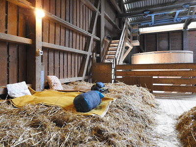 Coffret 1 nuit insolite sur la paille dans une grange à Langenbruck pour 2 adultes et 2 enfants