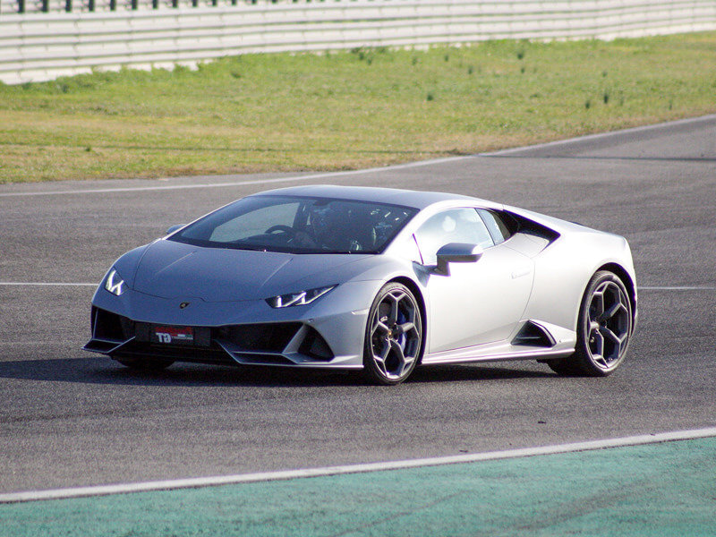 Lamborghini Huracán EVO: 3 giri di pista sul Circuito di Varano de’ Melegari