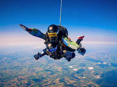 Gaveæske Tandemspring fra 4,5 km. med Dropzone Danmark for 1