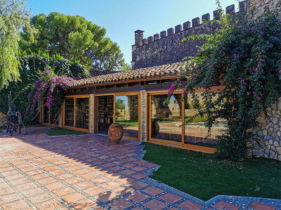 Bodegas Jaume Serra, con D.O. Cava: visita a bodega y cata de cava