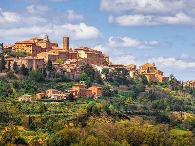 Cofanetto regalo Le strade del vino di Montepulciano: 1 notte in hotel stellato con degustazione enologica