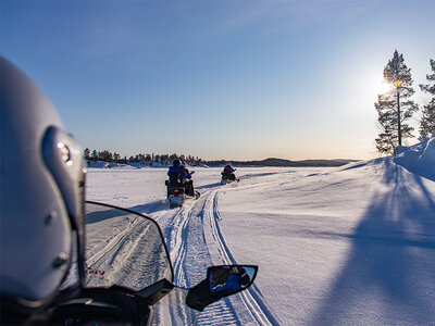 Cofanetto 3 notti a Rovaniemi con visita al Villaggio di Babbo Natale e tour in motoslitta alla scoperta dell'Aurora Boreale