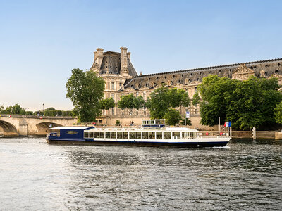 Coffret cadeau Croisière gourmande d’1h45 sur la Seine avec dîner Menu 3 plats et vin sur le Paris en Scène