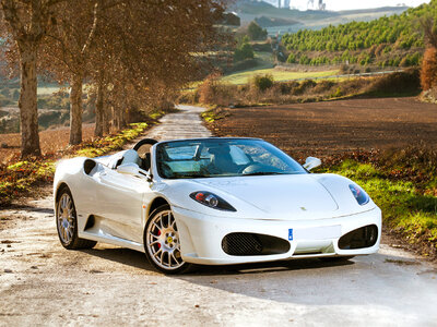 Caja Ruta madrileña de 14 km por carretera en Ferrari F430 Spider para 1 persona