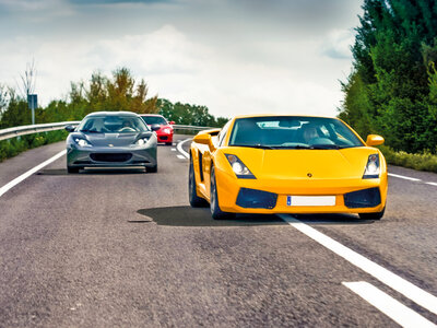 Caja Ruta barcelonesa de 14 km por carretera en Lamborghini Gallardo para 1 persona