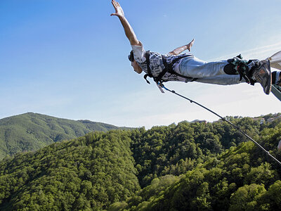 1 salto singolo di Bungee Jumping con briefing e riprese video inclusi