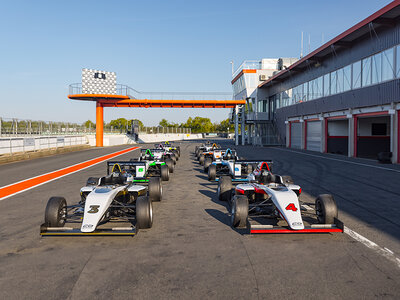 20 tours de pilotage d'une Formule 4 Tatuus sur le circuit de La Ferté-Gaucher