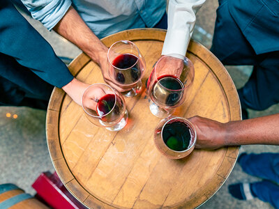 Caja regalo ¡De vinos por Madrid!: visita a bodega o sala de cata para 2 personas