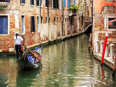 Geschenkbox Stimmungsvolle Sonnenuntergänge in Venedig mit 2 Übernachtungen und Gondelfahrt