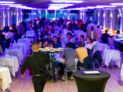 Croisière festive sur la Seine : 2h45 avec dîner à bord du Diamant Bleu