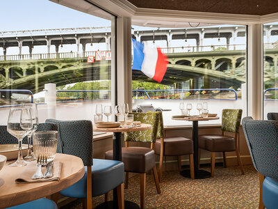 Coffret Croisière sur la Seine : 1h30 avec brunch à bord du Capitaine Fracasse