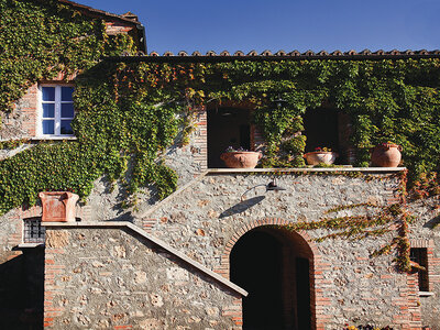 Cofanetto 2 notti romantiche e cena gourmet in agriturismo di charme con piscina vicino a Siena