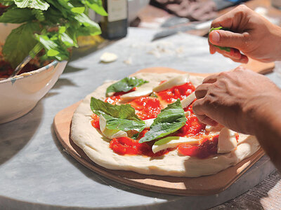 Cofanetto Un giorno da pizzaiolo: corso per preparare la pizza perfetta presso Grand Tour Italia per 2 persone