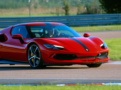 Coffret Stage de pilotage : 2 tours sur le circuit de Lohéac en Ferrari 296 GTB