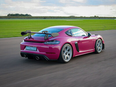 Stage de pilotage : 2 tours sur le circuit de Haute Saintonge en Porsche Cayman 718 GT4 RS