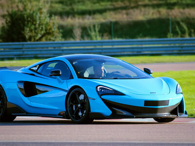 Stage de pilotage : 5 tours sur le circuit de La Ferté-Gaucher en McLaren 600LT