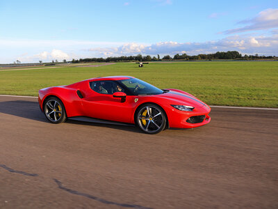 Coffret Stage de pilotage multivolant : 2 tours en Audi et 2 tours en Ferrari 296 GTB sur le circuit de Trappes