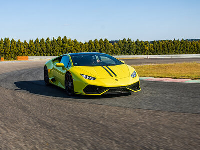 Stage de pilotage multivolant : 2 tours en Porsche, 2 tours en Lamborghini Huracan et 2 tours en Ferrari 488 sur le circuit du Luc