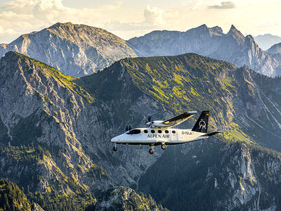 Geschenkbox Sightseeing-Rundflug über die Alpenbergwelt für 1 Person