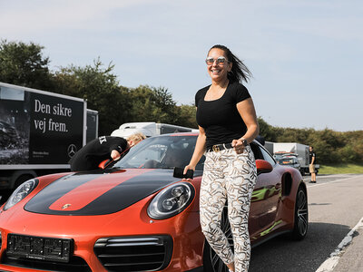 Boks Kør racerbil: 3 omgange i Porsche GT3 RS på Mantorp Park