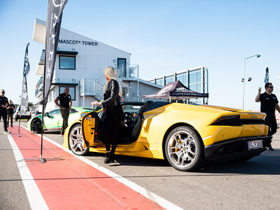 Boks Tilbud til hende - Kør racerbil: 4 omgange i Lamborghini på Sjællandsringen