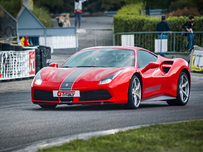 2 giri da sogno alla guida di una Ferrari 488 sul Circuito di Castelletto di Branduzzo