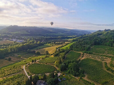 Cofanetto Un sogno tra le nuvole: 1 volo in mongolfiera sopra i vigneti del Chianti per 1