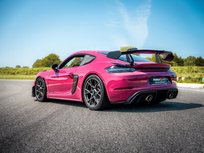 Stage de pilotage : 2 tours sur le circuit de Lohéac en Porsche 718 Cayman GT4 RS