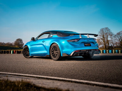 Stage de pilotage : 2 tours sur le circuit de Lohéac en Alpine A110 R