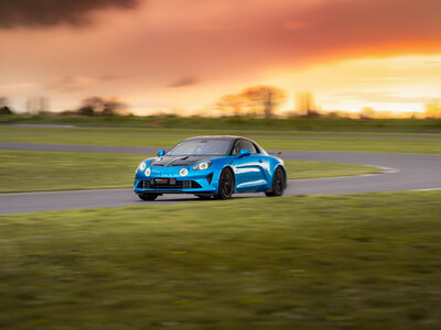 Coffret Stage de pilotage : 2 tours sur le circuit de Lohéac en Alpine A110 R