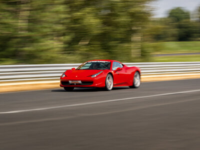 Stage de pilotage : 2 tours sur le circuit de Pont-l'Évêque en Ferrari F458 Italia