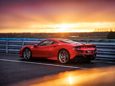 Coffret Stage de pilotage : 2 tours sur le circuit de Magny-Cours en Ferrari F8