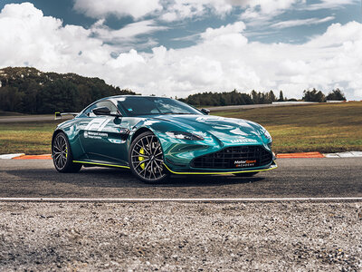 Coffret Stage de pilotage : 2 tours sur le circuit de Fay de Bretagne en Aston Martin Vantage F1 Edition