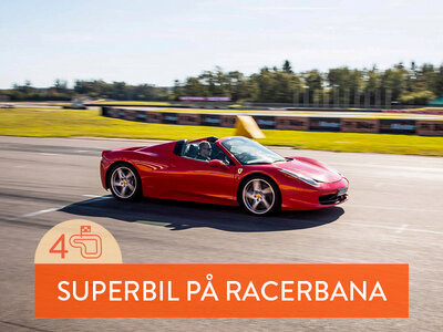 Presentbox Erbjudande för henne - Kör sportbil på bana: 4 varv i Ferrari 458