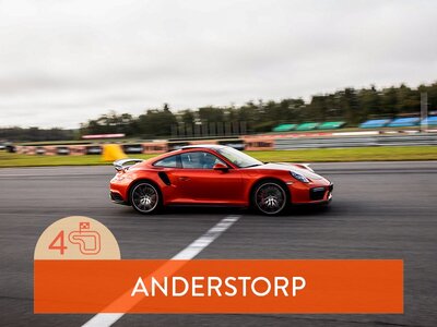 Presentbox Erbjudande för henne - Kör sportbil: 4 varv i Porsche GT3 RS på Anderstorp