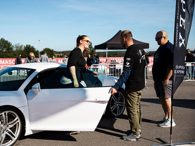 Kör sportbil: 3 varv i Audi R8 på Ring Knutstorp