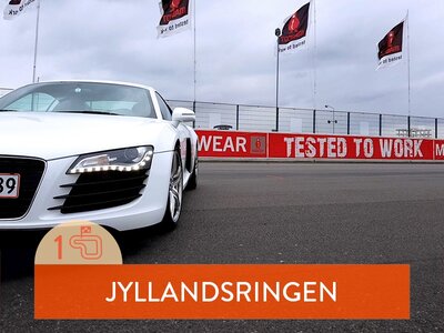 Presentbox Kör sportbil: 1 varv i Audi R8 på Jyllandsringen