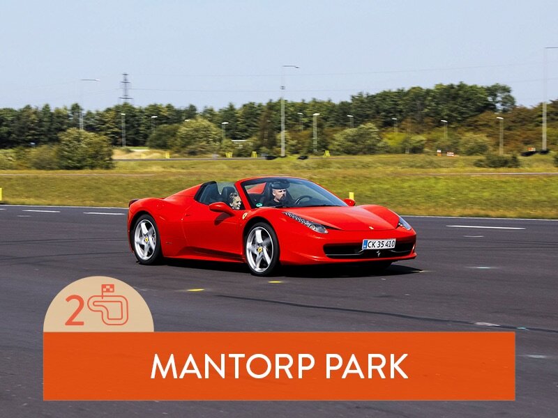Kör sportbil: 2 varv i Ferrari på Mantorp Park