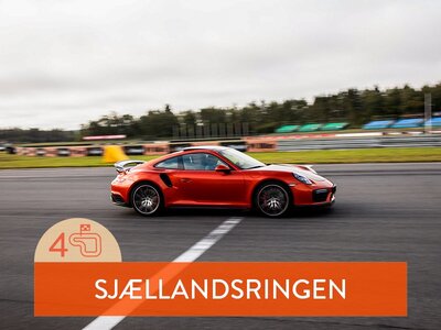 Presentbox Erbjudande för henne - Kör sportbil: 4 varv i Porsche GT3 RS på Sjællandsringen