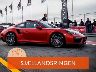 Presentbox Kör sportbil: 1 varv i Porsche GT3 RS på Sjællandsringen