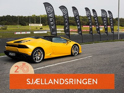 Presentbox Kör sportbil: 2 varv i Lamborghini på Sjællandsringen