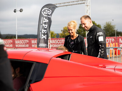 Box Erbjudande för henne - Kör sportbil: 4 varv i Ferrari på Anderstorp